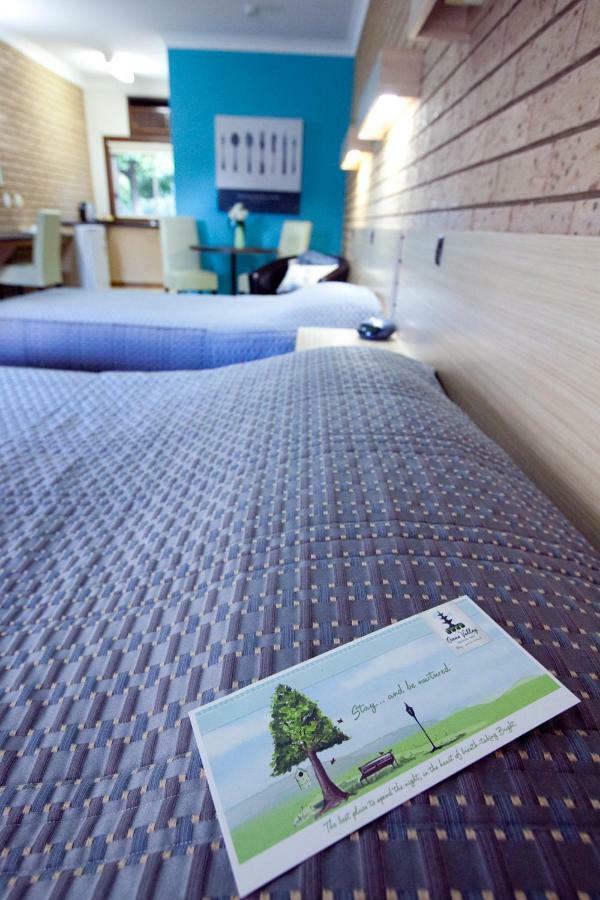 Ovens Valley Motor Inn برايت المظهر الخارجي الصورة
