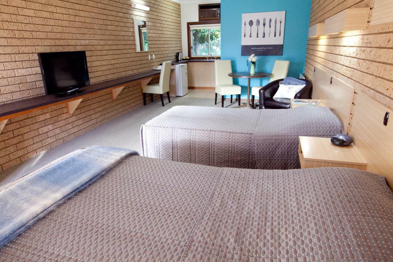 Ovens Valley Motor Inn برايت المظهر الخارجي الصورة