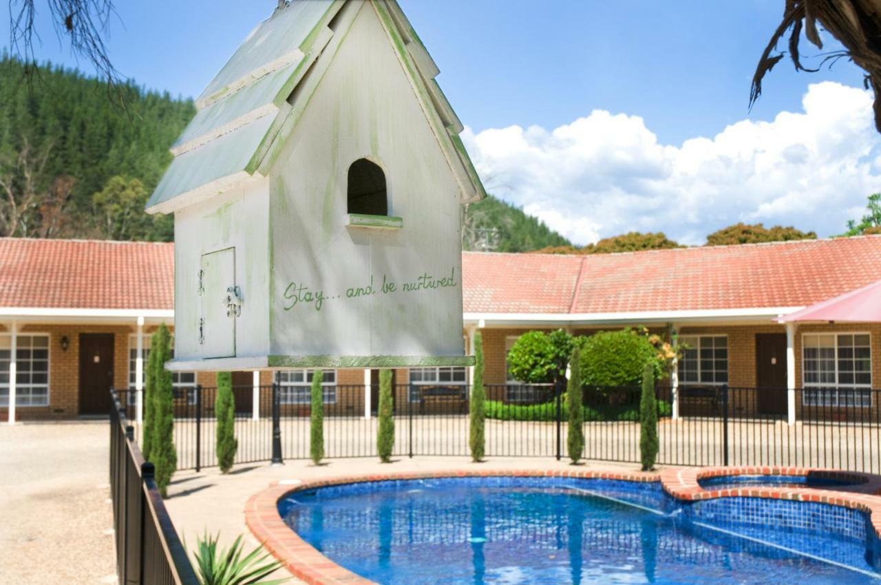 Ovens Valley Motor Inn برايت المظهر الخارجي الصورة